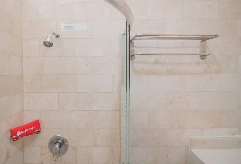 فندق Reddoorz @ Jalan R.e. Martadinata Sukabumi