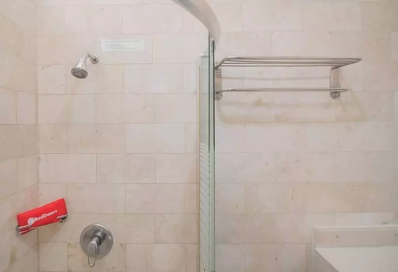 Hotelli Reddoorz @ Jalan R.e. Martadinata Sukabumi