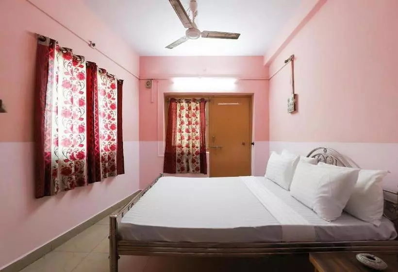 ホテル Spot On 48716 Gayatri Guest House