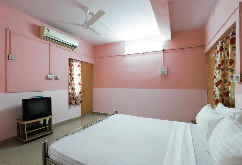 Hotell Spot On 48716 Gayatri Guest House