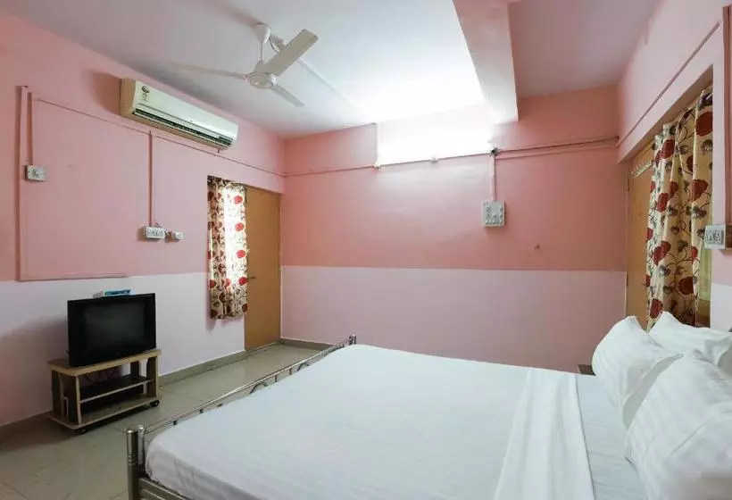 ホテル Spot On 48716 Gayatri Guest House
