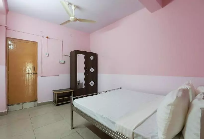 ホテル Spot On 48716 Gayatri Guest House