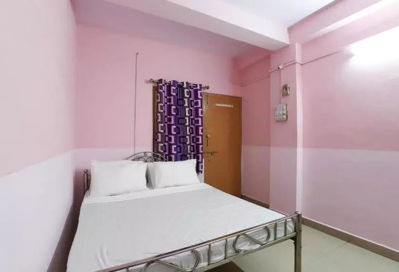 ホテル Spot On 48716 Gayatri Guest House