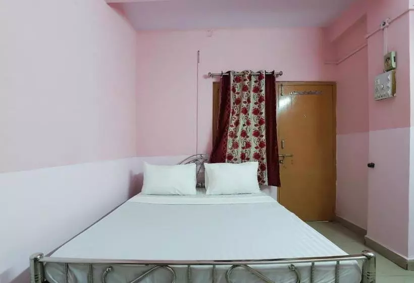 ホテル Spot On 48716 Gayatri Guest House