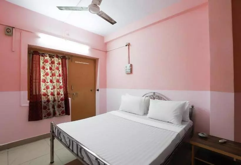 ホテル Spot On 48716 Gayatri Guest House