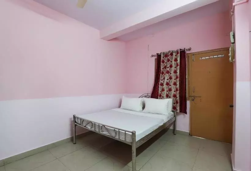 ホテル Spot On 48716 Gayatri Guest House