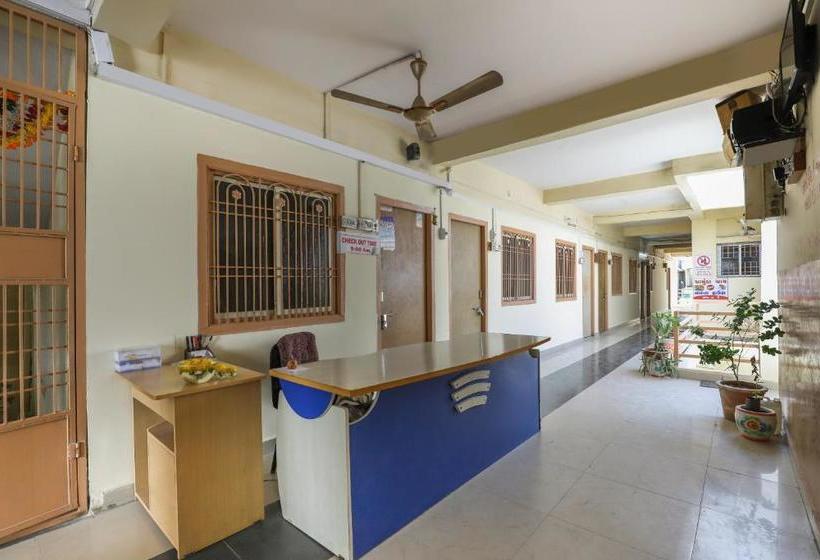 Hotell Spot On 48716 Gayatri Guest House