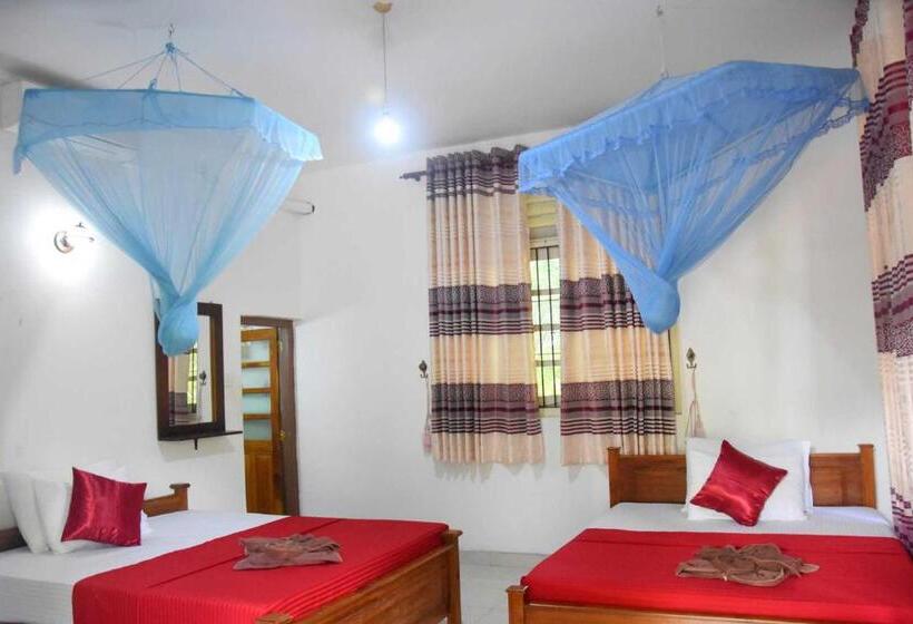 پانسیون Royal Views Residence