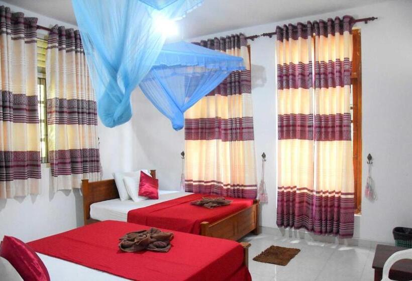 پانسیون Royal Views Residence