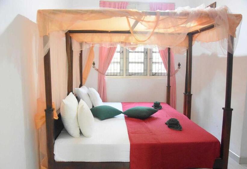 پانسیون Royal Views Residence