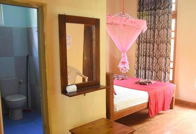 پانسیون Royal Views Residence