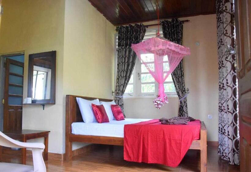 پانسیون Royal Views Residence