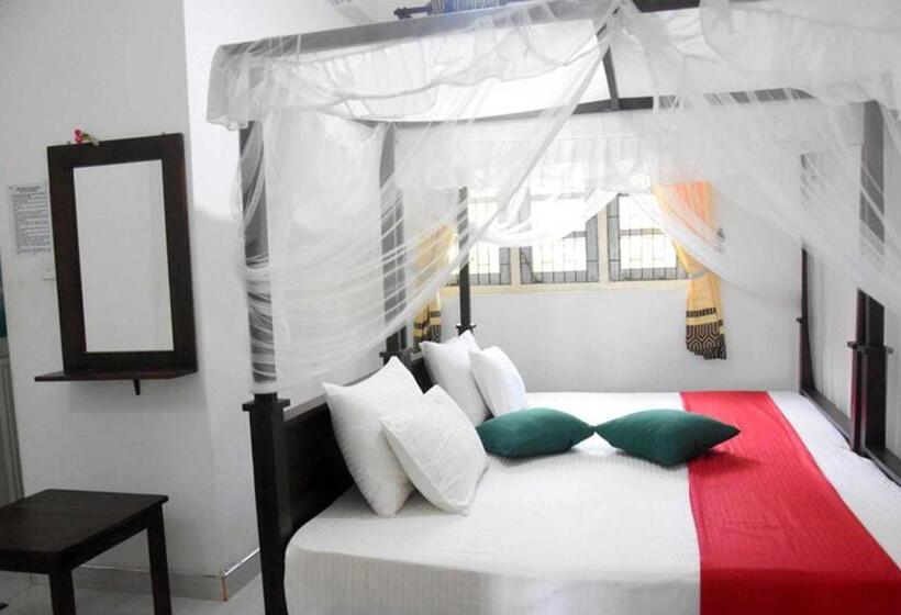 پانسیون Royal Views Residence