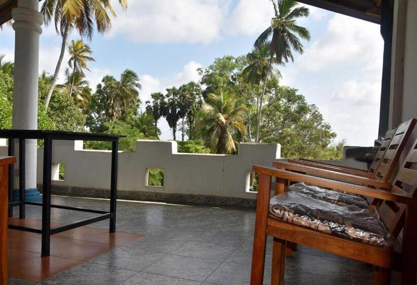 پانسیون Royal Views Residence