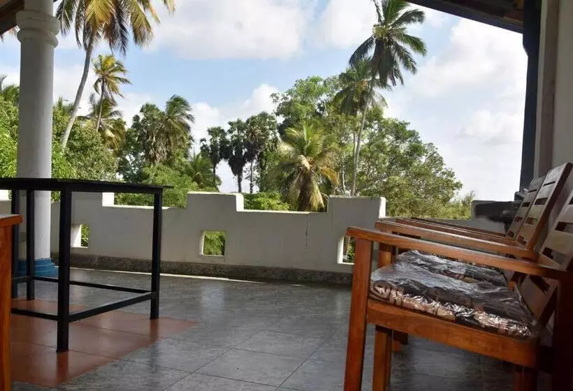 پانسیون Royal Views Residence