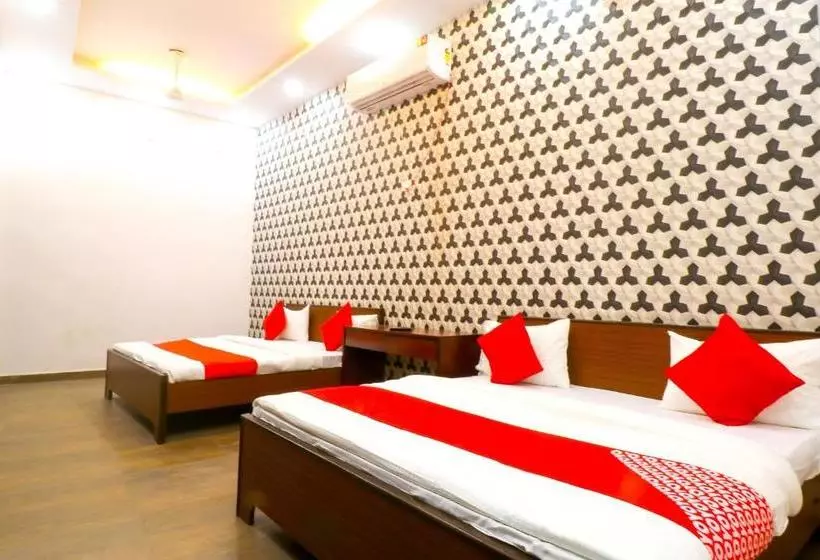 Hotelli Oyo 60553 Hari Pearl Residency Deluxe