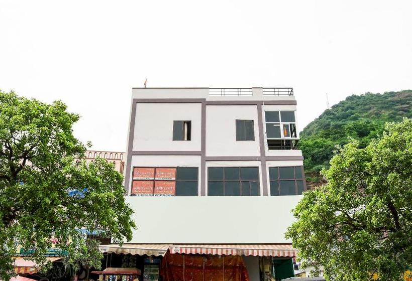 Hotell Fabexpress Akshaya Nest