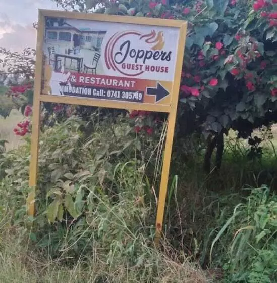 تختخواب و صبحانه Joppers Guest House