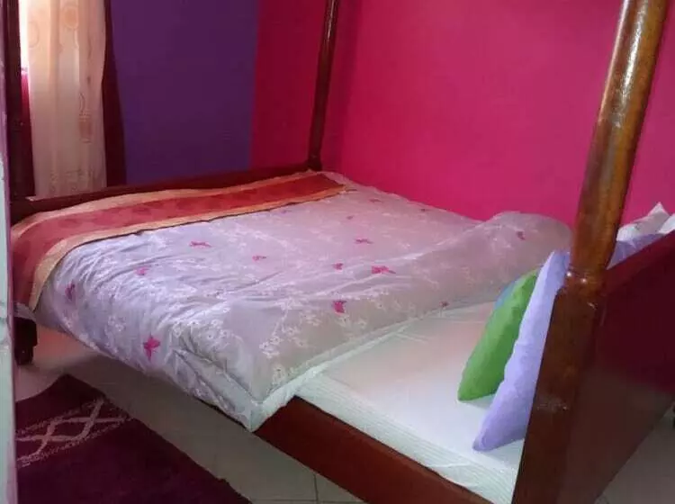 تختخواب و صبحانه Joppers Guest House