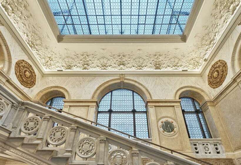 هتل Doubletree By Hilton Trieste