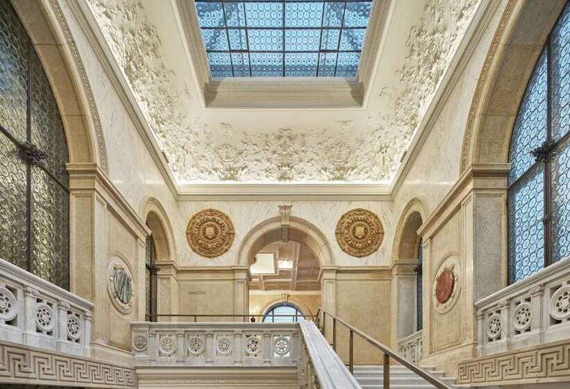 هتل Doubletree By Hilton Trieste