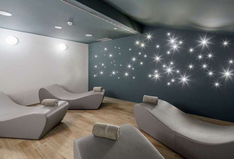 هتل Doubletree By Hilton Trieste