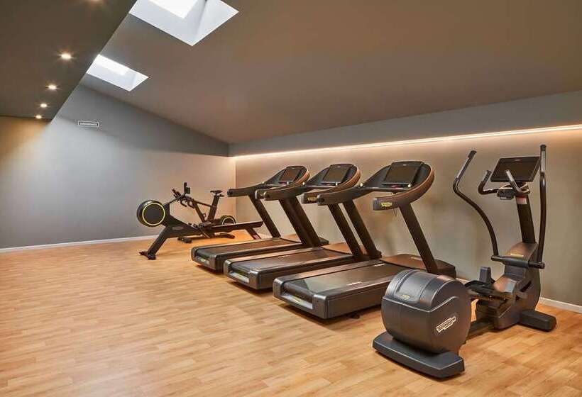 هتل Doubletree By Hilton Trieste