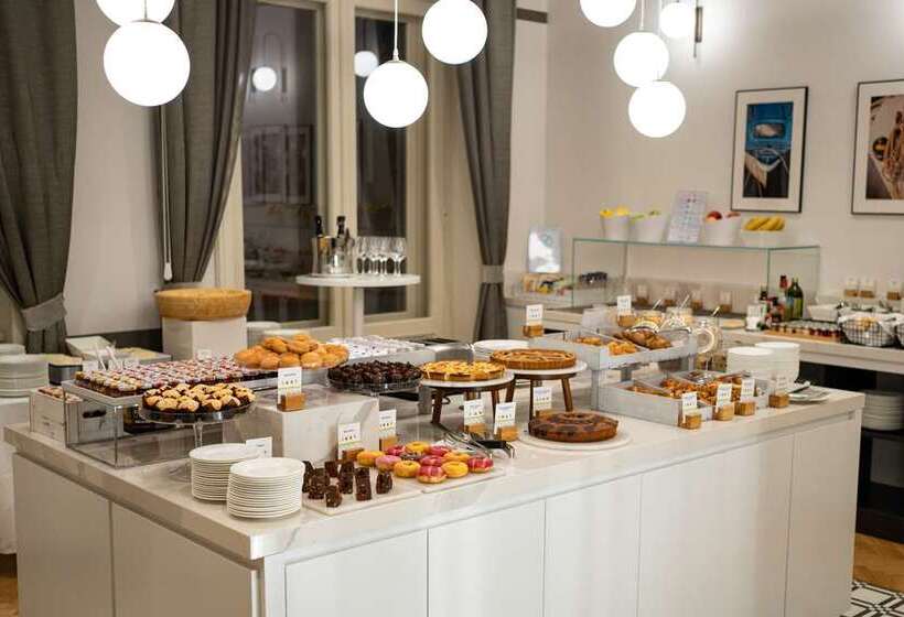 هتل Doubletree By Hilton Trieste