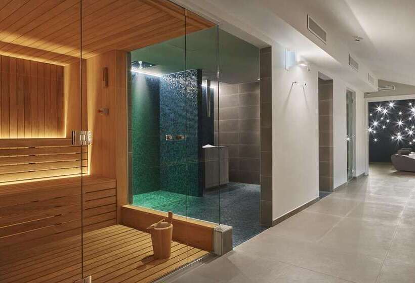 هتل Doubletree By Hilton Trieste