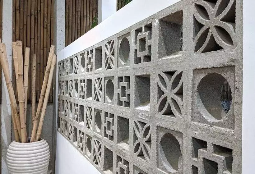 Sarina Hotel & Villa