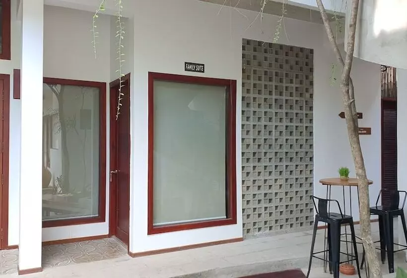 Sarina Hotel & Villa