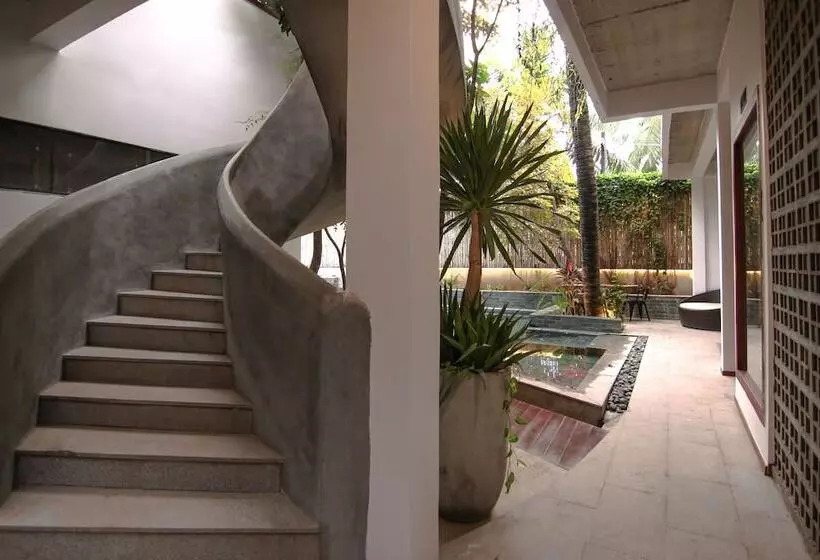 Sarina Hotel & Villa