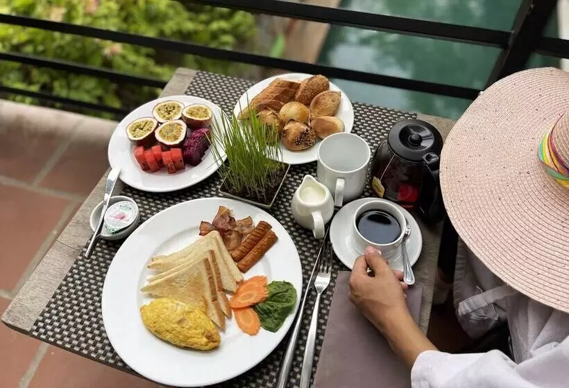 Sarina Hotel & Villa