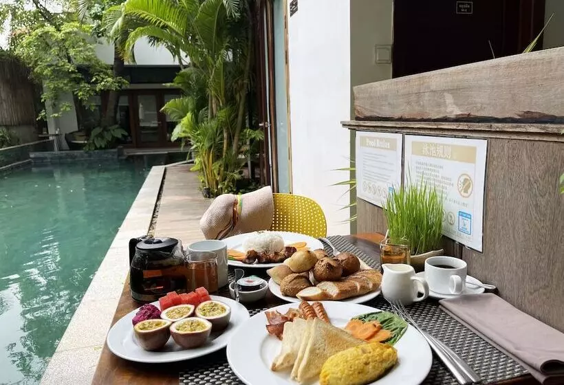 Sarina Hotel & Villa