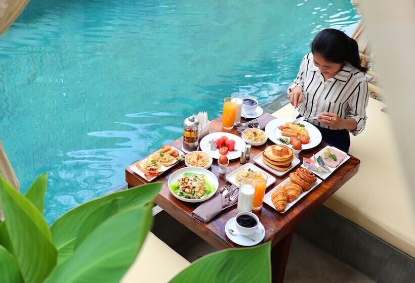 Sarina Hotel & Villa