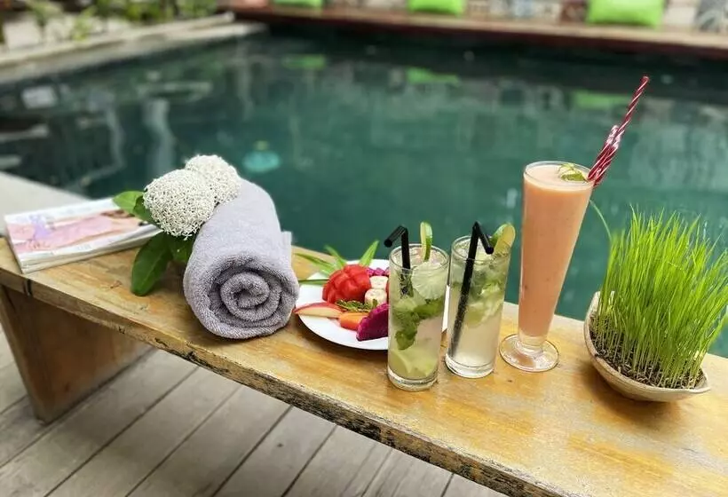 Sarina Hotel & Villa