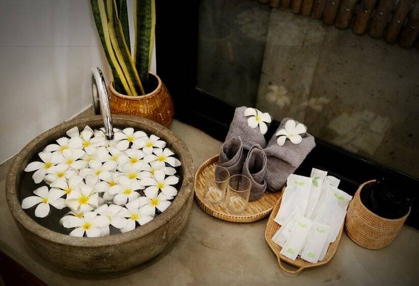 Sarina Hotel & Villa