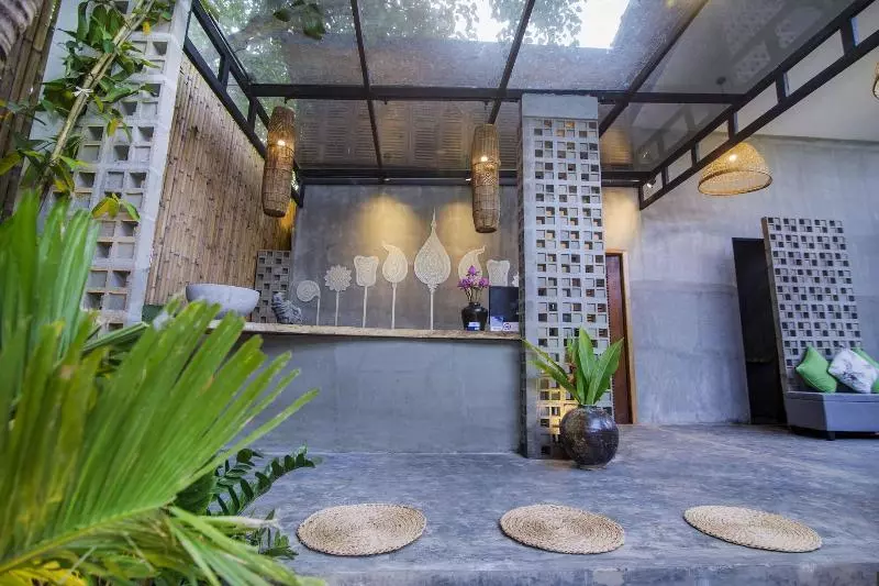 Sarina Hotel & Villa