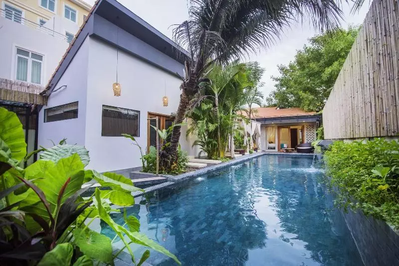 Sarina Hotel & Villa