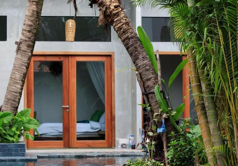 Sarina Hotel & Villa