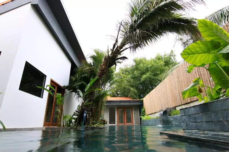 Sarina Hotel & Villa