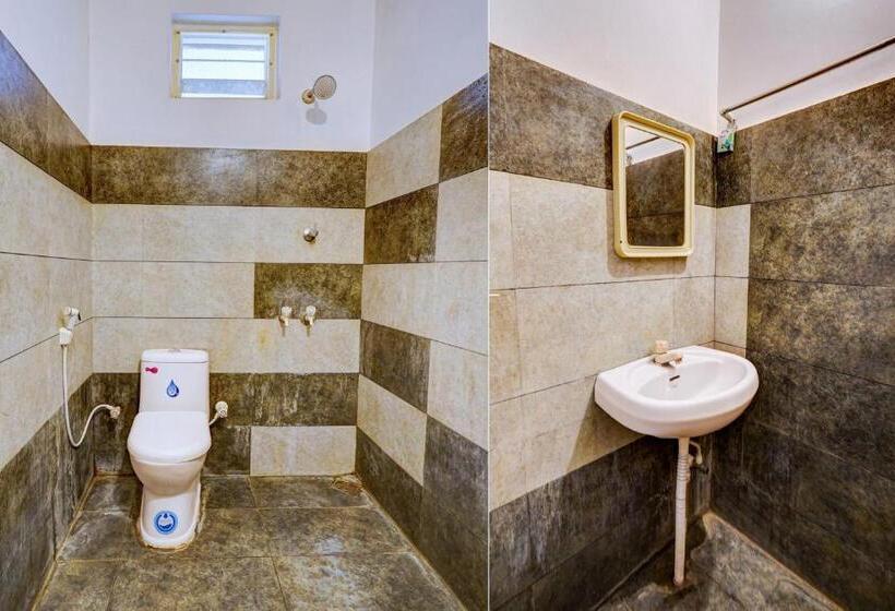 בית מלון כפרי Spot On 700758  Kvc Holiday Inn