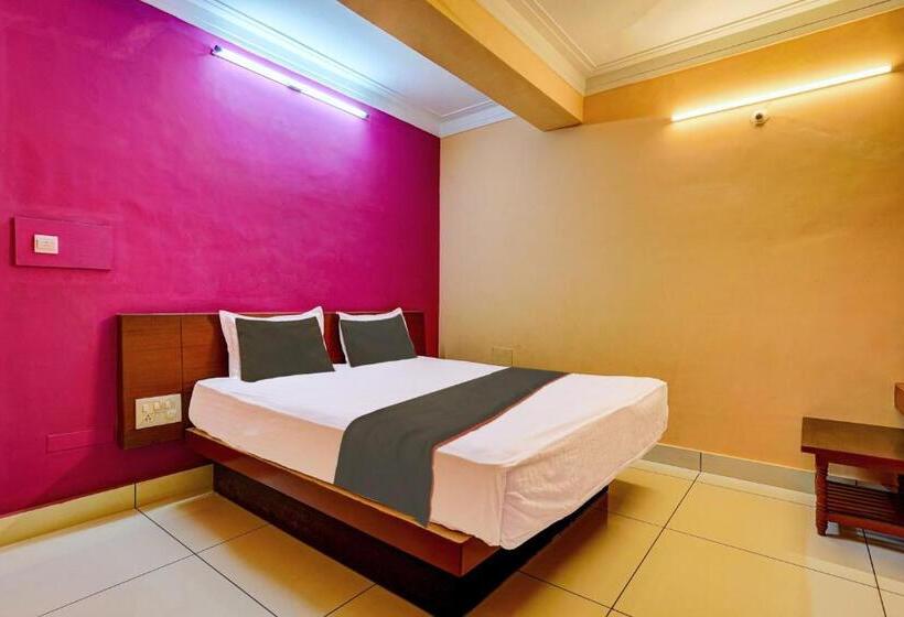 בית מלון כפרי Spot On 700758  Kvc Holiday Inn