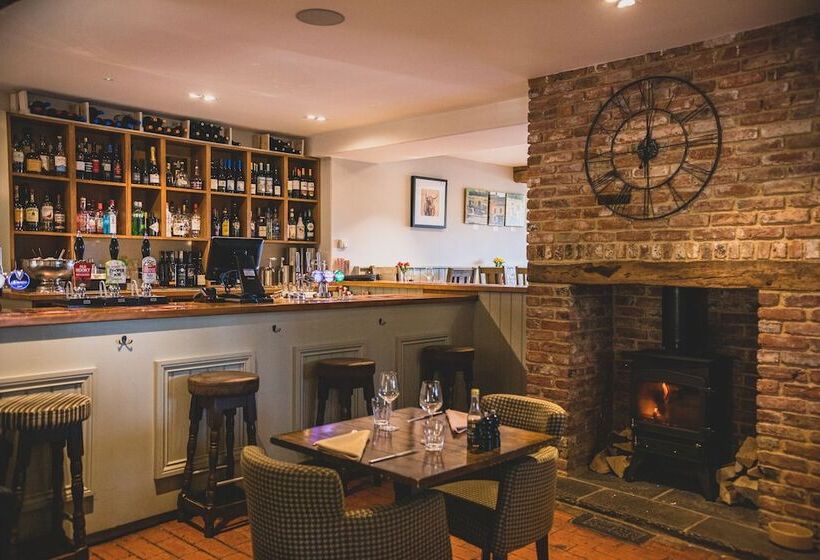 ベッドアンドブレックファースト The Red Lion At Hellidon