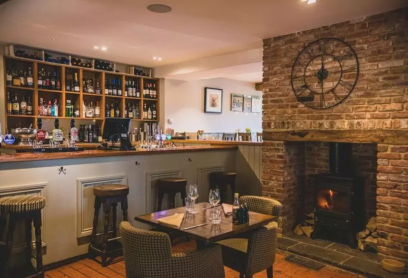 Aamiaismajoitus (B&B) The Red Lion At Hellidon