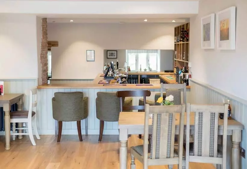 Aamiaismajoitus (B&B) The Red Lion At Hellidon