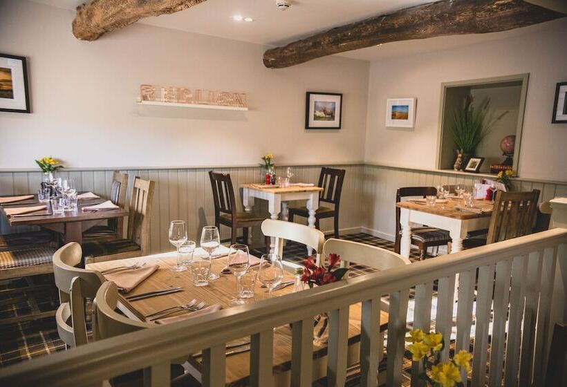 ベッドアンドブレックファースト The Red Lion At Hellidon