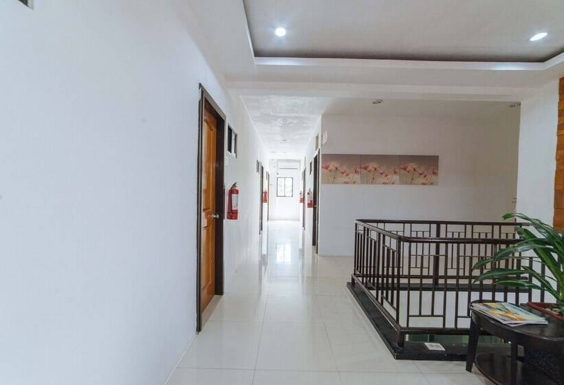 Hotelli Reddoorz Plus Near Dadiangas Heights