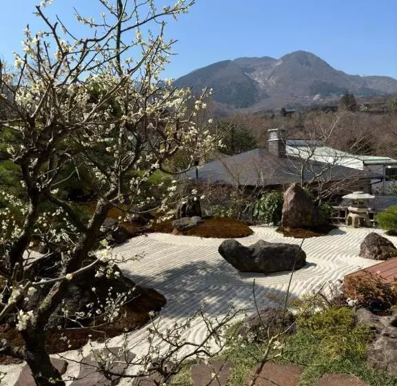 پانسیون Onsen & Garden Asante Inn