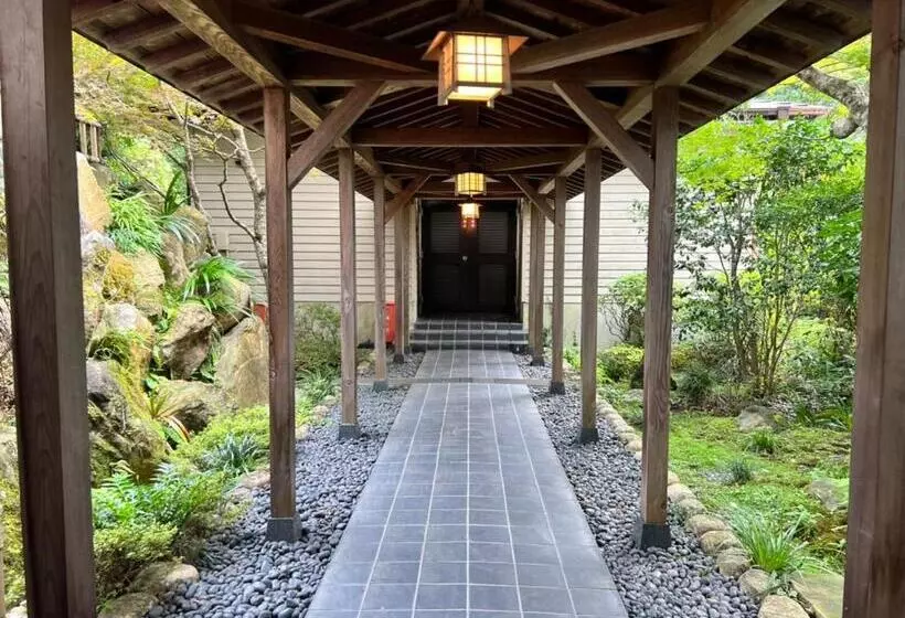 پانسیون Onsen & Garden Asante Inn